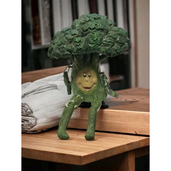 Vintage Anthropomorphic Resin Vegetable “Broccoli” Shelf Sitter - Picture 3 of 6